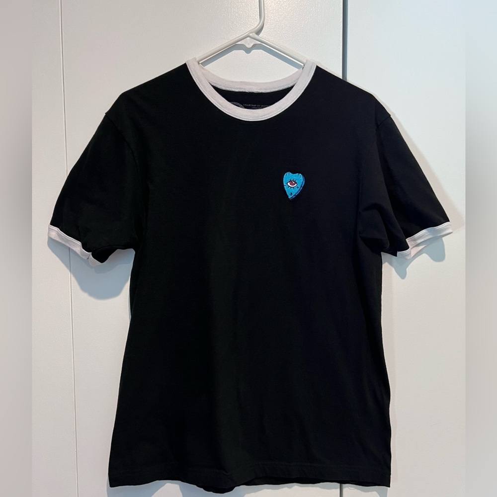 Planchette eye t-shirt with white collar